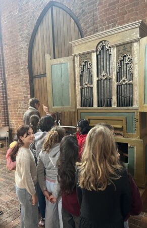 Der Jahrgang 5 lernte die Vielfalt von Musikinstrumenten kennen.