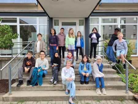 Klasse 5 Gym besucht die lokale Stadtbibliothek.